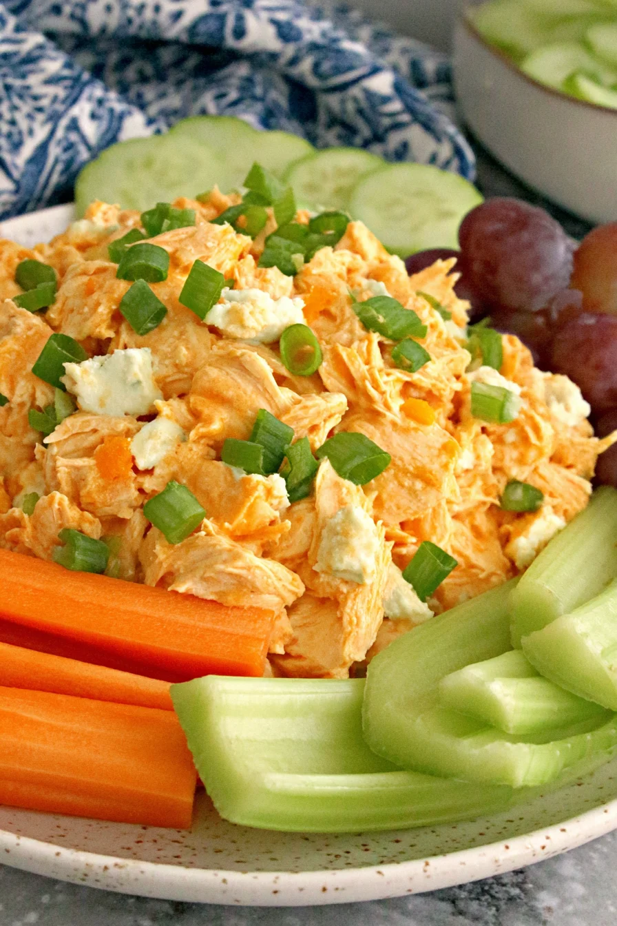 10 Minute Buffalo Chicken Salad, dietitian recipe for healthy buffalo chicken salad!